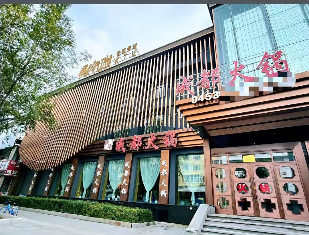 黑龙江一楼房凌晨坍塌致7人遇难，附近商家：系三层老楼，内有火锅店和KTV