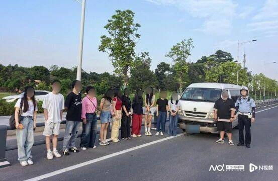 “挤一挤”也会违法！佛山公安：超员1人照样罚